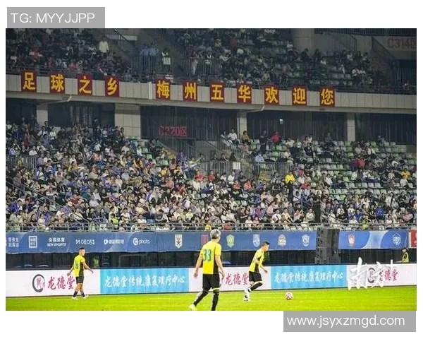 香港足球明星队在芜湖激情演绎足球精神与音乐魅力的精彩瞬间 香港足球明星队在芜湖激情演绎足球精神与音乐魅力的精彩瞬间